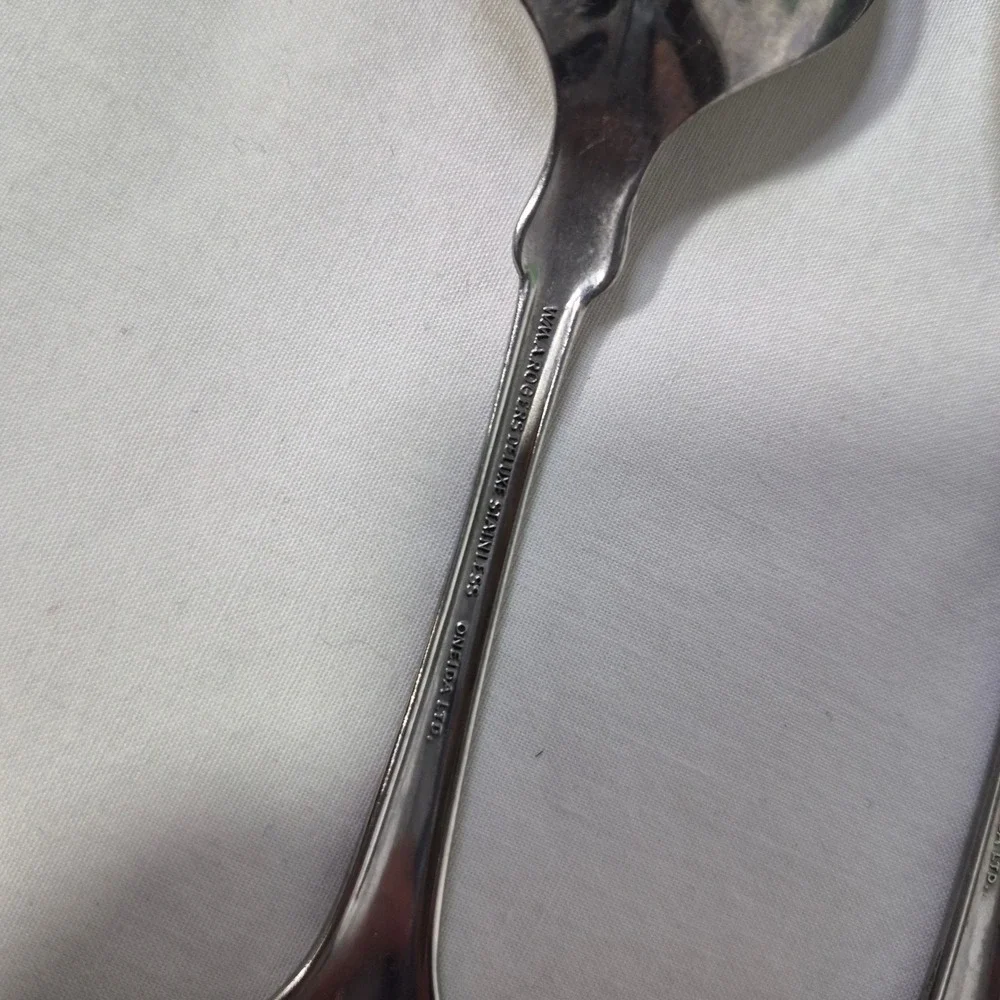 Set of 2 Wm A Rogers Soup Spoons Gloria Montclair Deluxe Stainless‎ Oneida Ltd